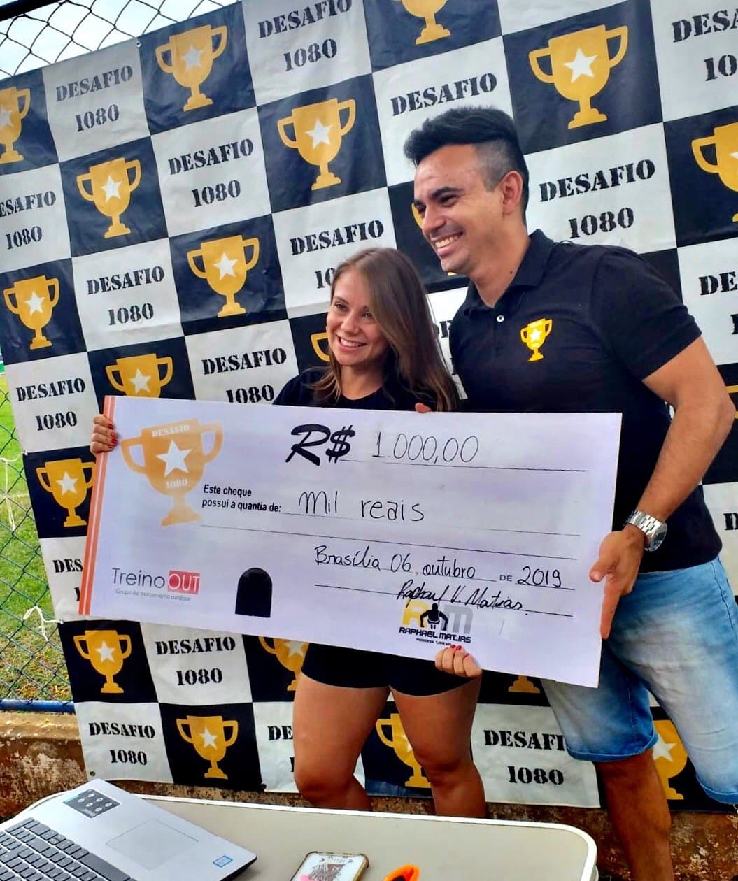 Entrega da premiação a uma participante em uma edição anterior do Desafio 1080